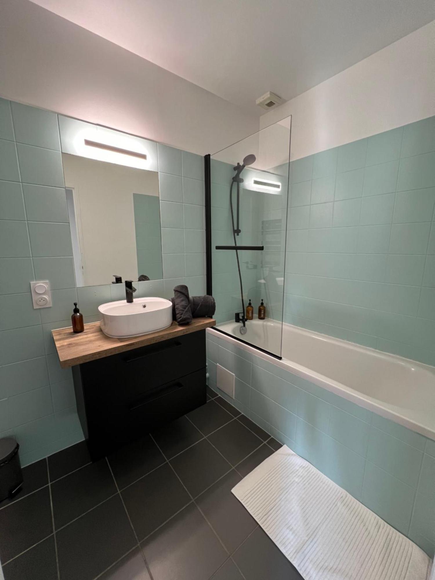 Hyper Centre A 80M Du Vieux Marche, T2 Calme Vue Sur Les Toits Rue Du Minage Apartment La Rochelle  Luaran gambar